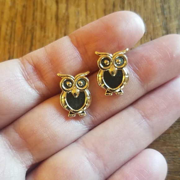 NWOT Gold Owl Studs - Picture 7 of 9